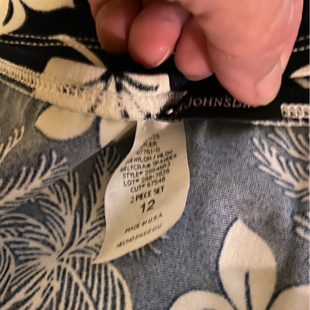 St Johns Bay Navy & White Tropical Floral Two Pc Swim Suit w Wrap Cover up - Picture 10 of 10